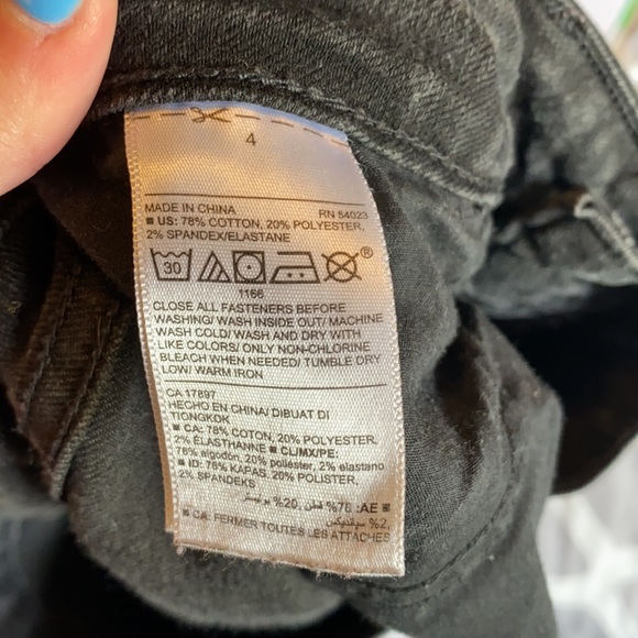 Old Navy Black Super Skinny Jeans - Picture 3 of 3